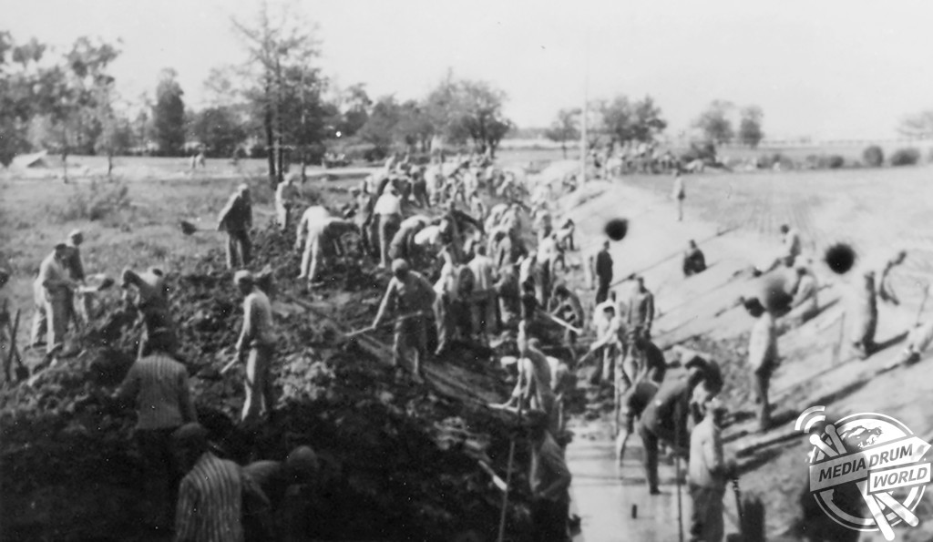 Drainage digging by prisoners during the operation of Birkenau.  Ian Baxter / mediadrumworld.com