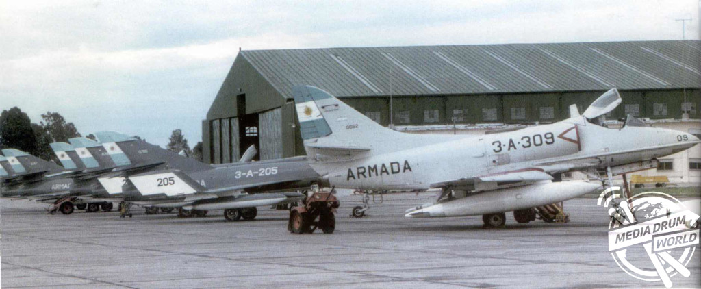 The five Super Etendards and one Skyhawk at Espora prior to deployment to Rio Grande.  Ewen Southby-Tailyour / mediadrumworld.com